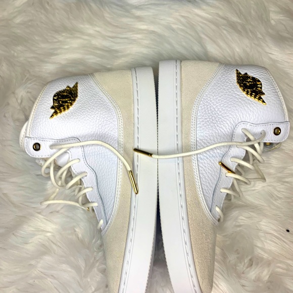 Like New- Cream/White/Gold Jordan Jasmine Suede & Leather 7Y/8.5 - Picture 5 of 10